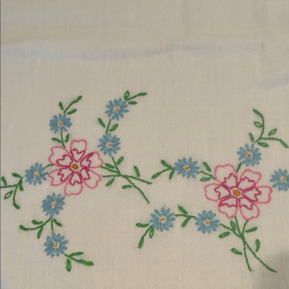 Set of Vintage Homemade Embroidered Floral Pillowcases - Picture 2 of 8